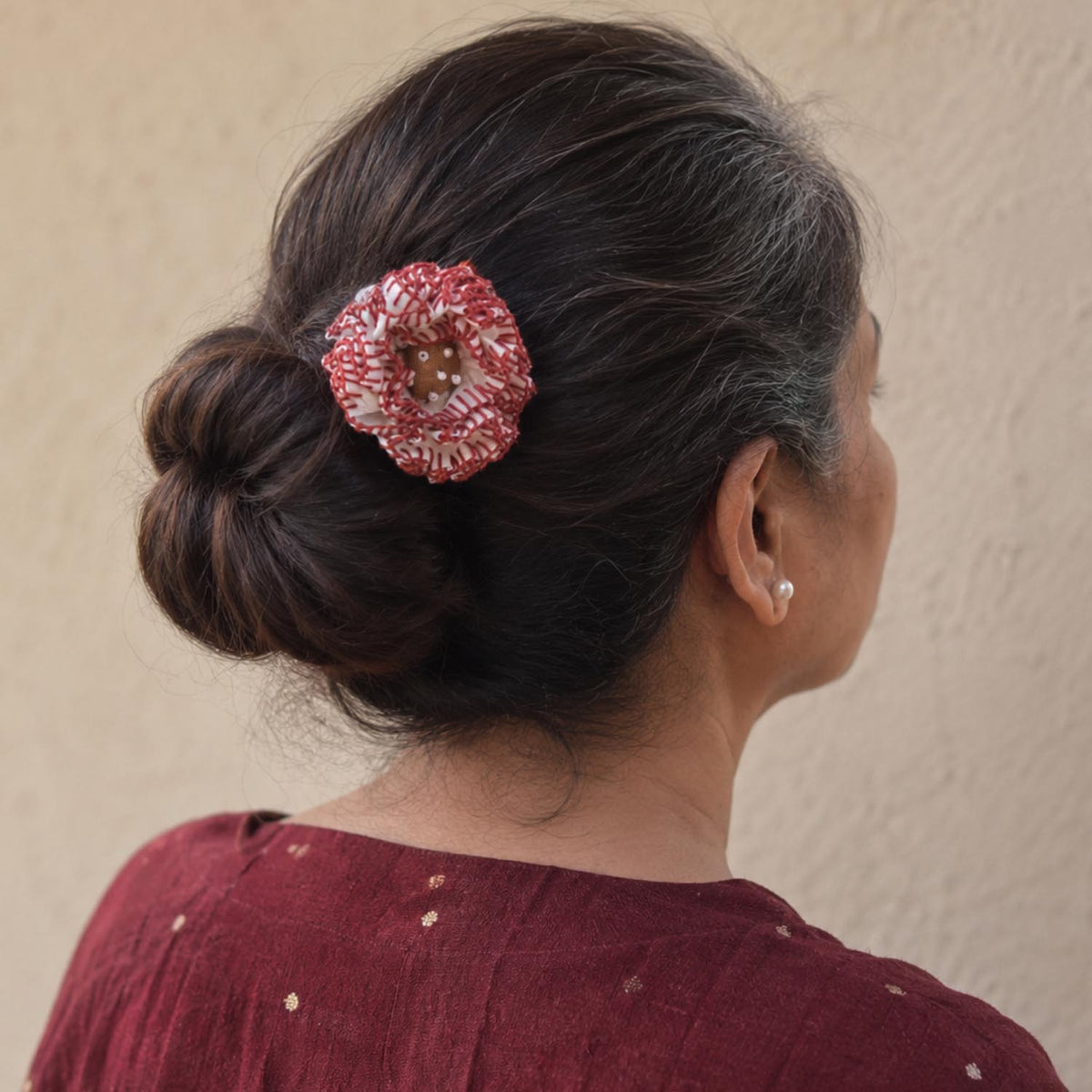 Phoolwanti Bun pin- Off white 004