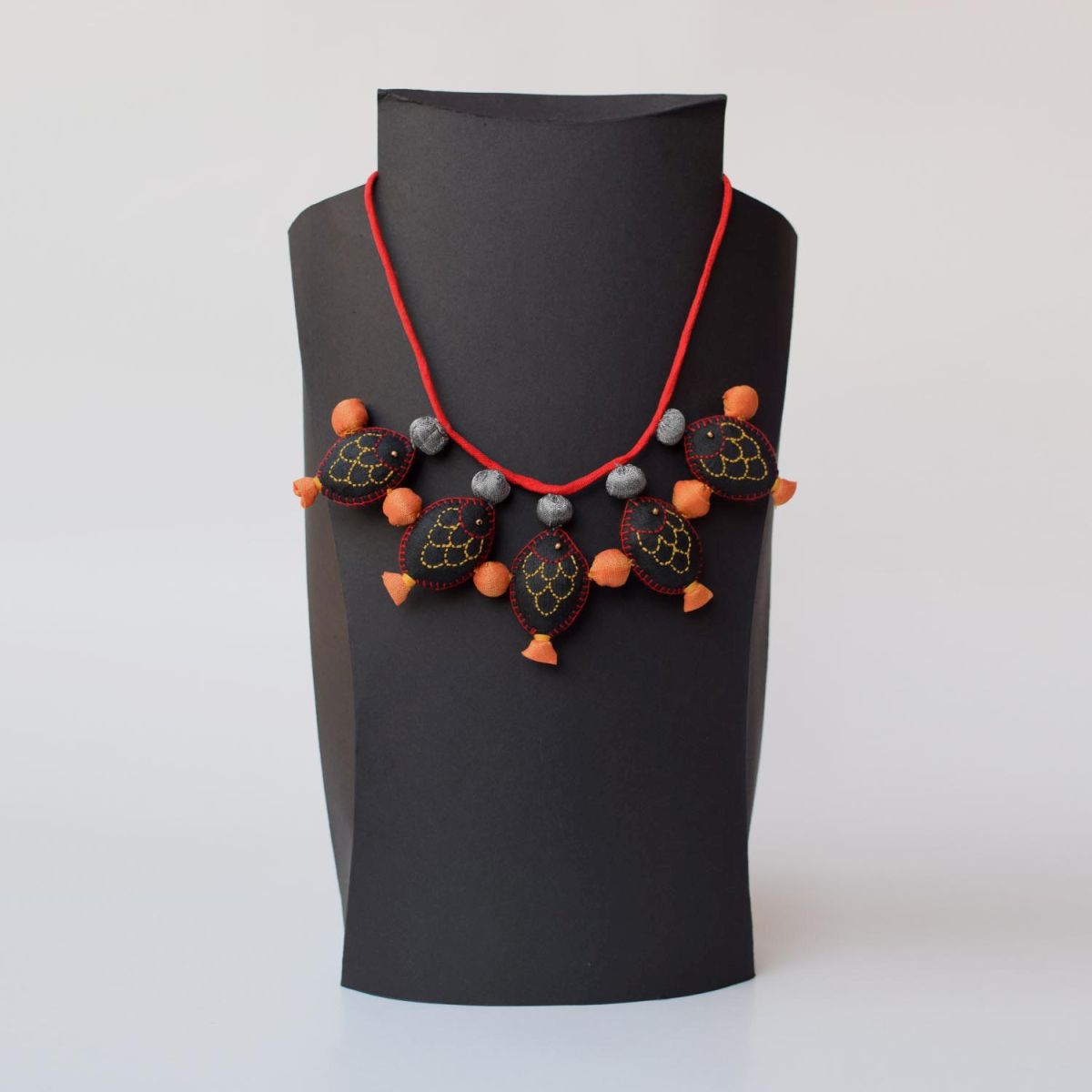 illeesh Neckpiece-Black - IL/W-N4